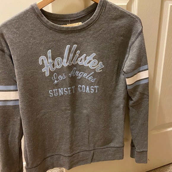 Hollister crewneck - Picture 2 of 9